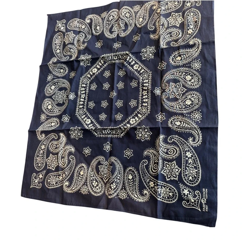 Vtg 40s Fast Color Blue Bandana Elephant Trunk Up Paisley Made in USA Wild Rag‎